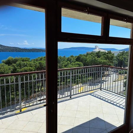 Apartment With Splendid Sea View Трогир Экстерьер фото