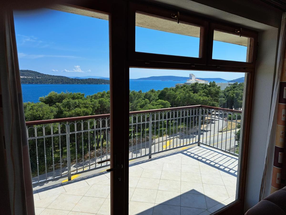 Apartment With Splendid Sea View Трогир Экстерьер фото