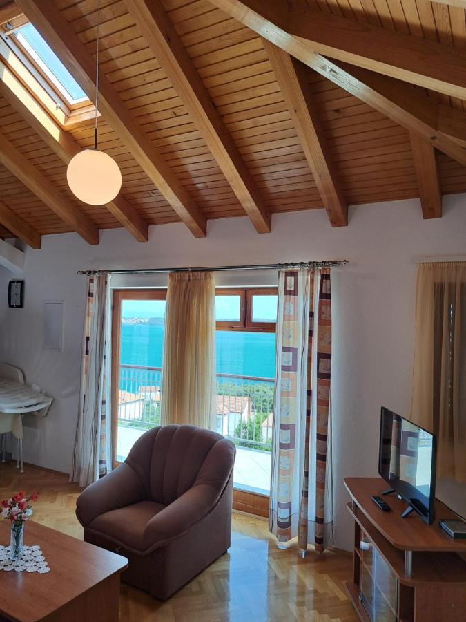 Apartment With Splendid Sea View Трогир Экстерьер фото
