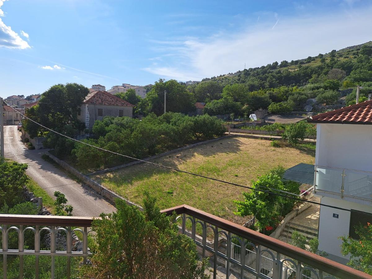 Apartment With Splendid Sea View Трогир Экстерьер фото