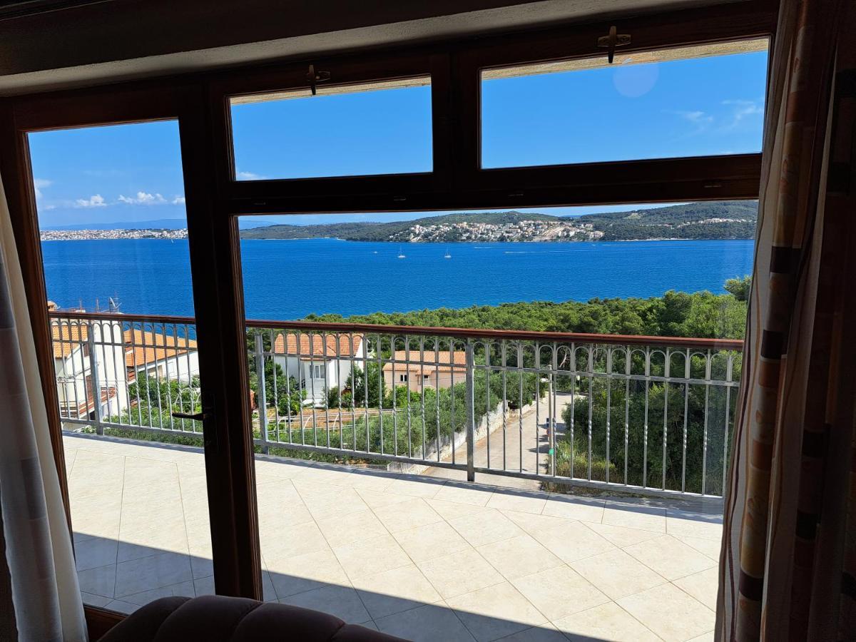 Apartment With Splendid Sea View Трогир Экстерьер фото