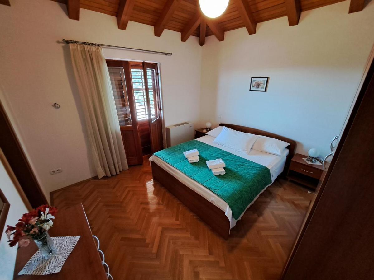 Apartment With Splendid Sea View Трогир Экстерьер фото