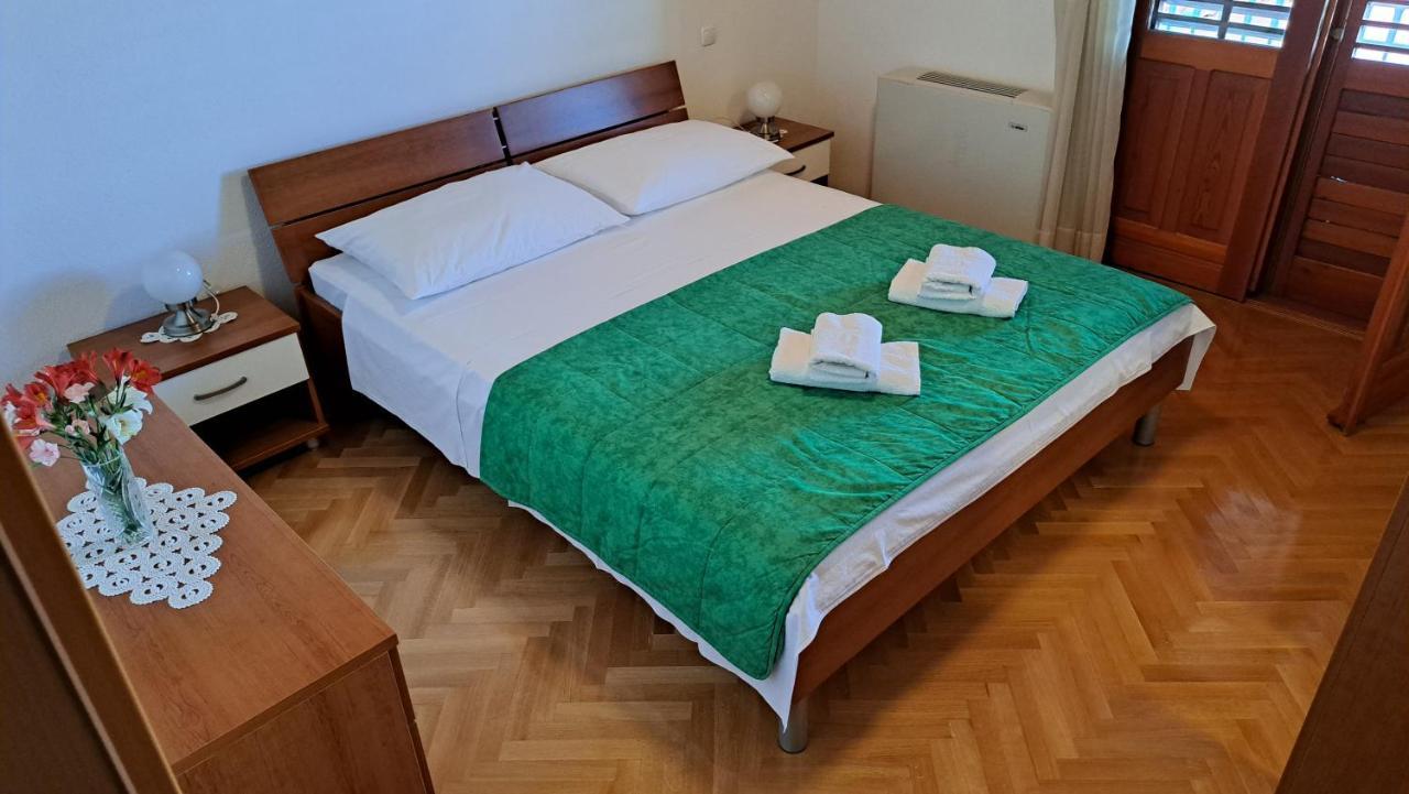 Apartment With Splendid Sea View Трогир Экстерьер фото