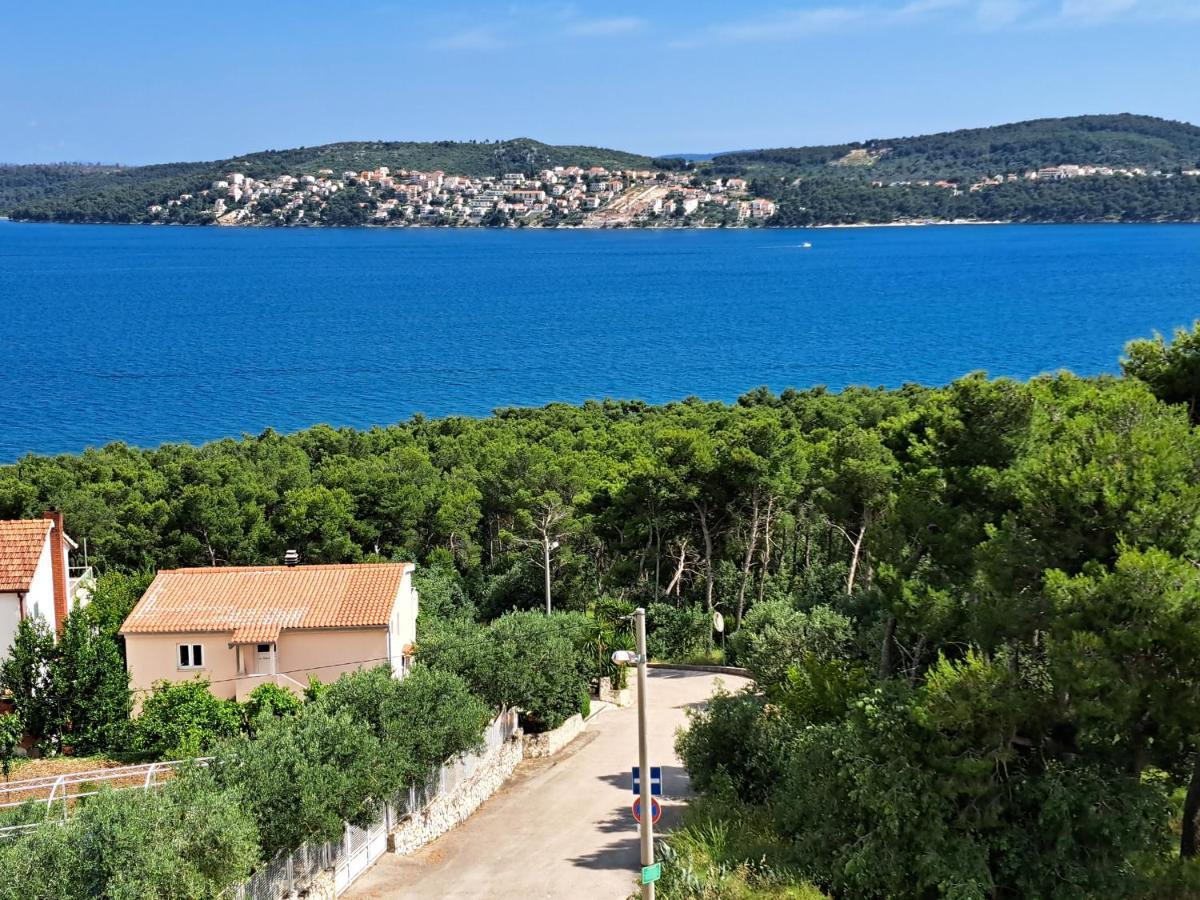 Apartment With Splendid Sea View Трогир Экстерьер фото