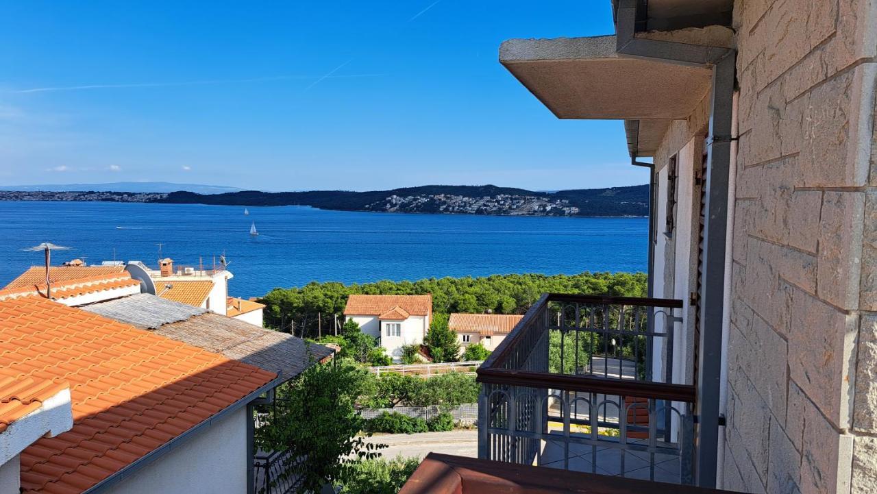 Apartment With Splendid Sea View Трогир Экстерьер фото