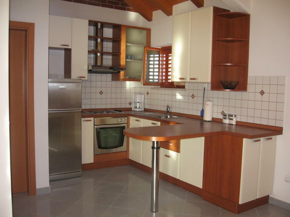 Apartment With Splendid Sea View Трогир Экстерьер фото