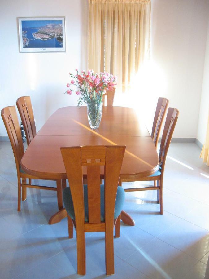 Apartment With Splendid Sea View Трогир Экстерьер фото