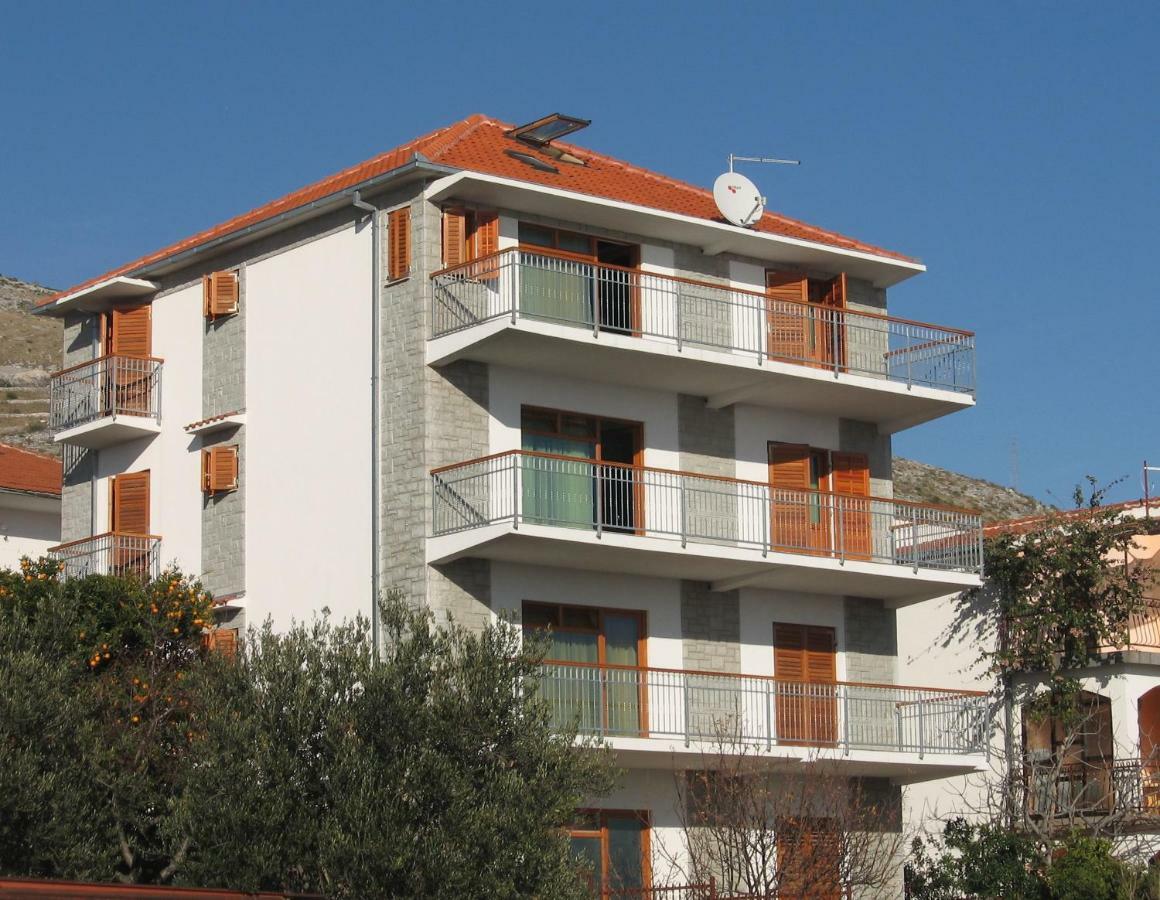 Apartment With Splendid Sea View Трогир Экстерьер фото