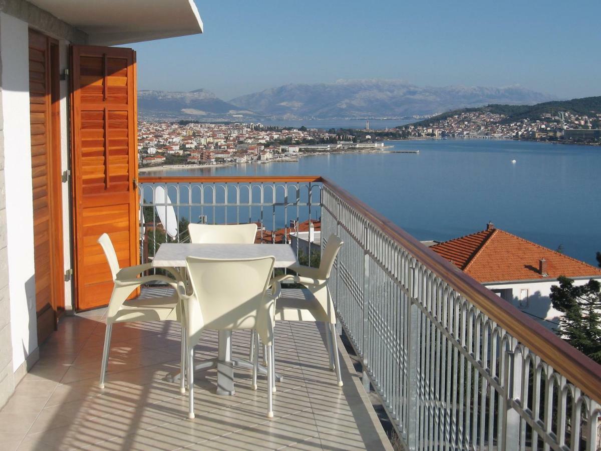Apartment With Splendid Sea View Трогир Экстерьер фото