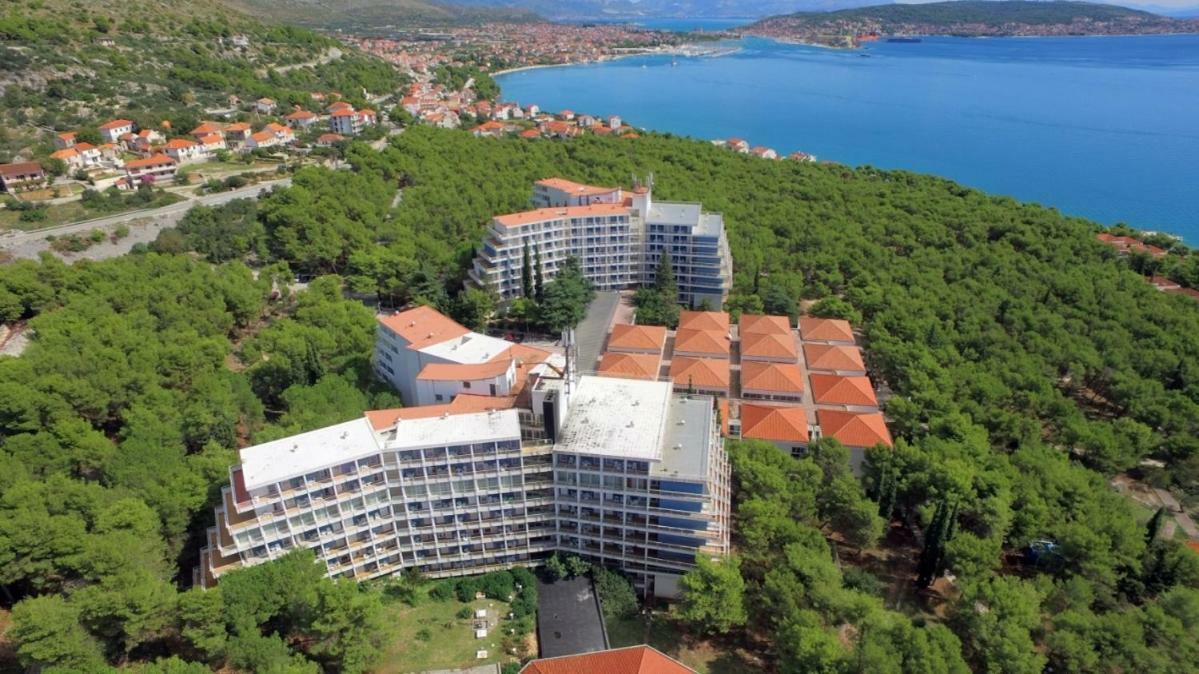 Apartment With Splendid Sea View Трогир Экстерьер фото