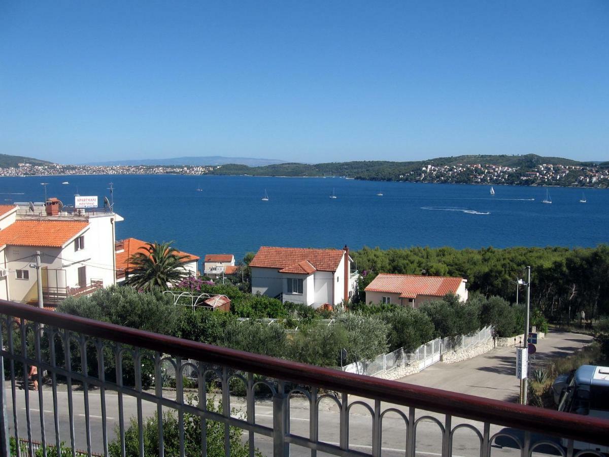 Apartment With Splendid Sea View Трогир Экстерьер фото