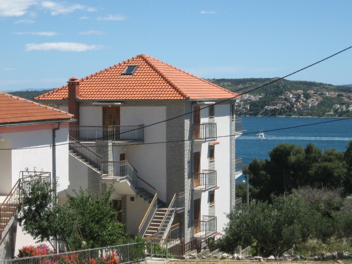 Apartment With Splendid Sea View Трогир Экстерьер фото