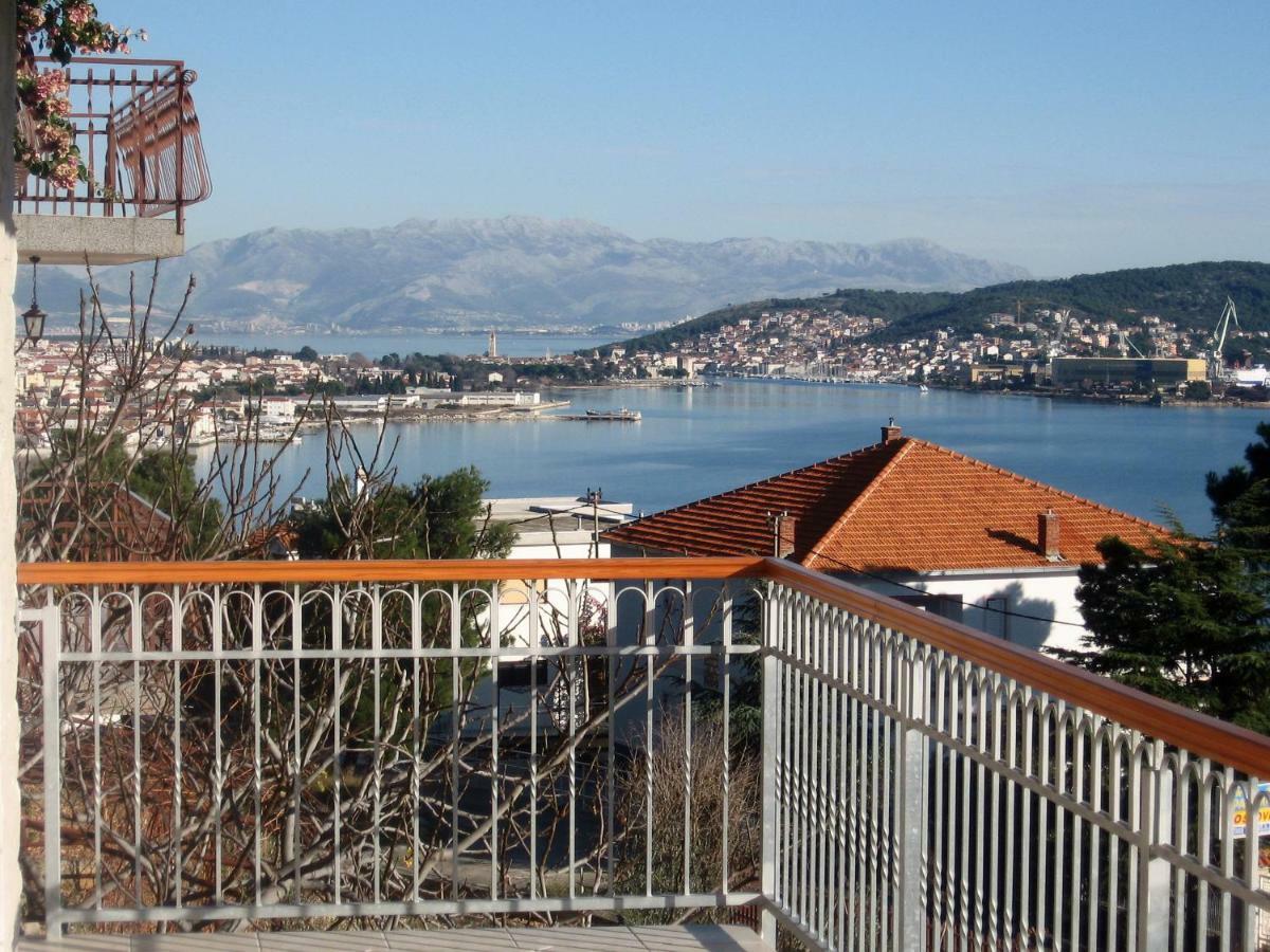 Apartment With Splendid Sea View Трогир Экстерьер фото
