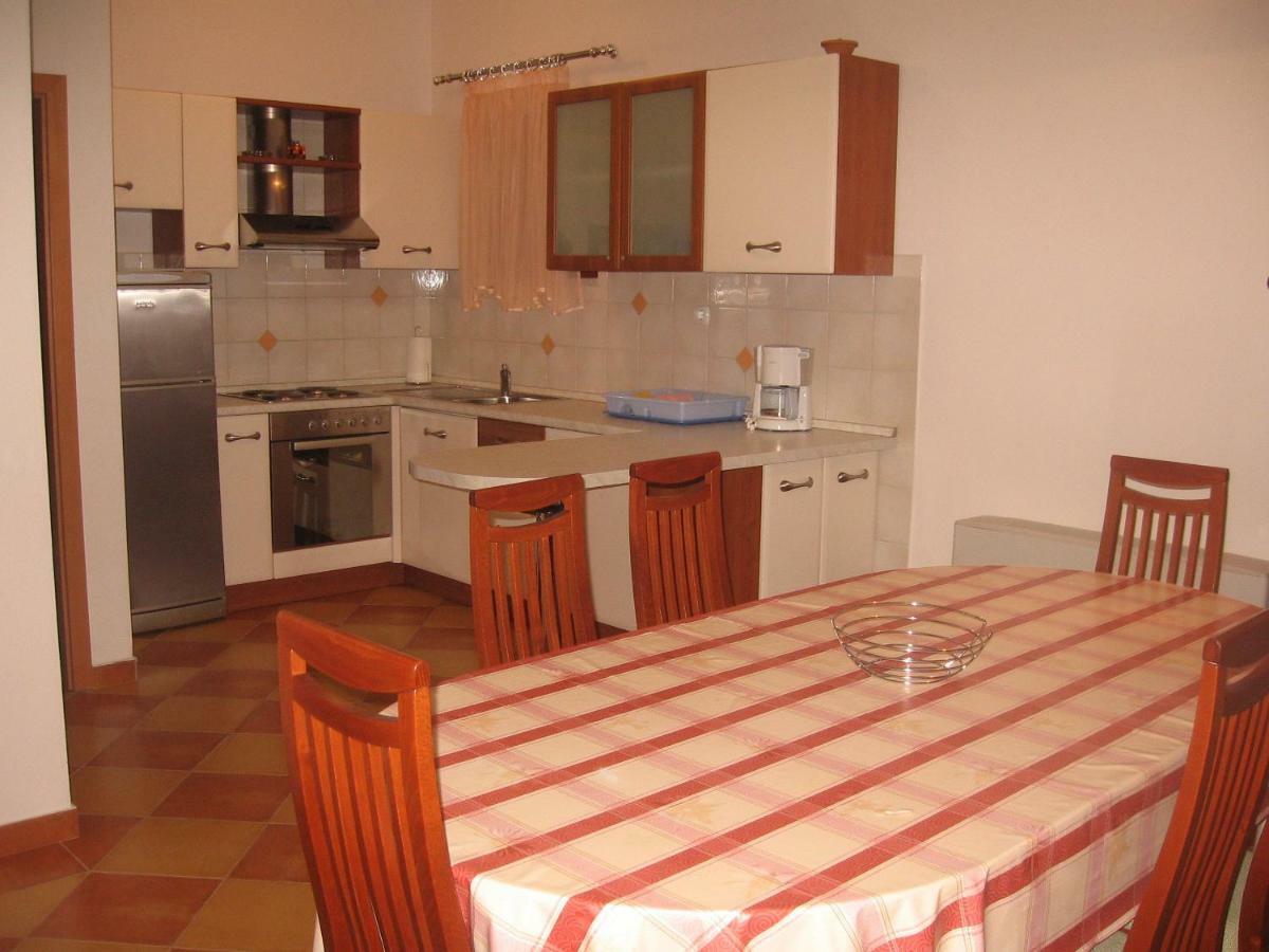 Apartment With Splendid Sea View Трогир Экстерьер фото